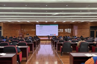 潔晶集團組織進行AI應用培訓